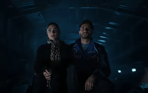 أحمد مالك وهدى المفتي من مسلسل سوا سوا- الصورة من شاشة عرض المسلسل 