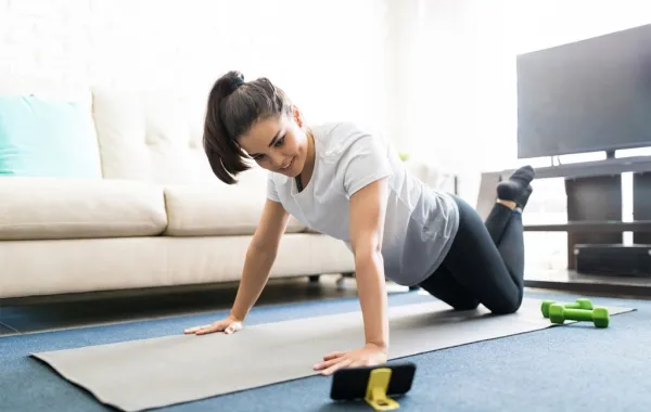 تمارين خفيفة في رمضان لحرق الدهون- المصدر Image By Freepik