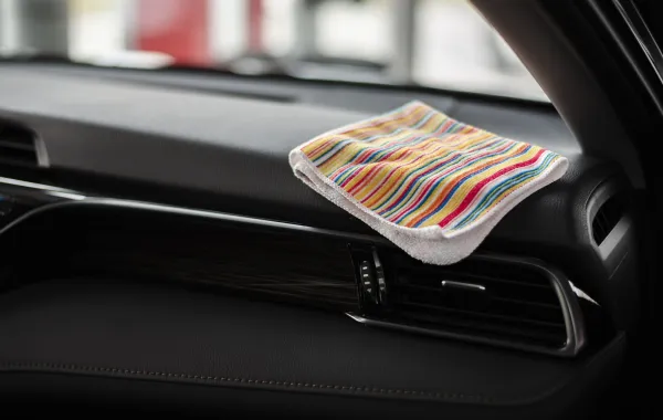 تنظيف السيارة