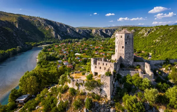 بوشيتلي هي مدينة قديمة تقع في البوسنة والهرسك