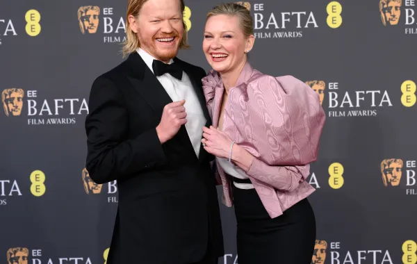  Jesse Plemons and Kirsten Dunst جيسي بليمونز وكريستين دانست من حفل توزيع جوائز بافتا 2026 - مصدر الصورة: Karwai Tang/WireImage