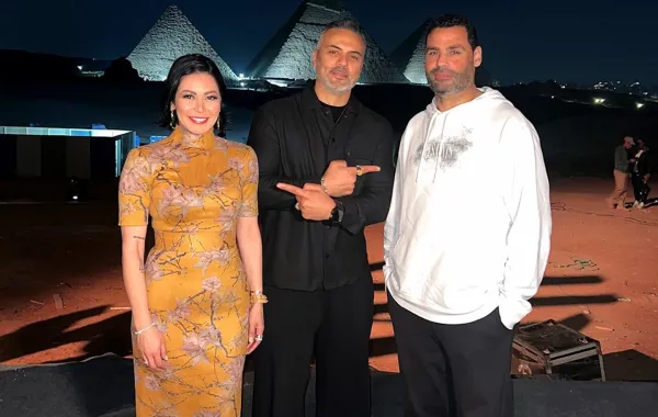 لقاء الخميسي زوزوجها محمد عبد المنعم- الصورة من حساب الفنان أحمد فريد على فيس بوك