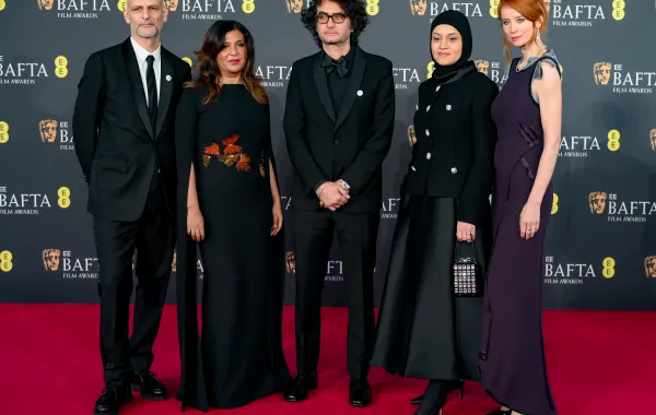 جيمس ويلسون، كوثر بن هنية، نديم شيخ روحه، وسام حمادة، وأوديسا راي من حفل بافتا 2026 - مصدر الصورة: Joe Maher/BAFTA/Getty Images for BAFTA