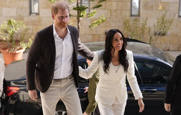 الأمير هاري وميغان ماركل في عمّان، الأردن (The Duke and Duchess of Sussex in Amman, Jordan). مصدر الصورة: Aaron Chown/PA Images via Getty Images
