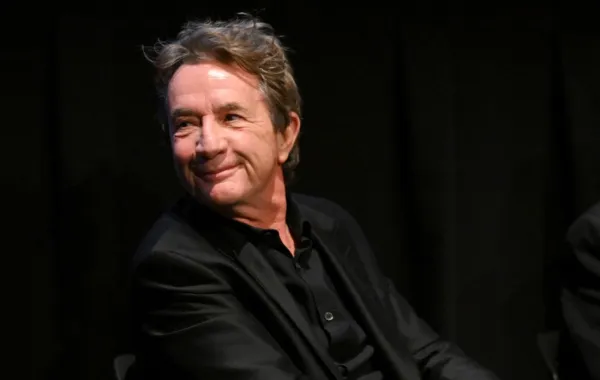 مارتن شورت في مدينة نيويورك (Martin Short in New York City). مصدر الصورة: Slaven Vlasic / GETTY IMAGES NORTH AMERICA / Getty Images via AFP
