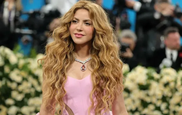 Shakira في حفل Met Gala 2025 بمتحف Metropolitan Museum of Art – نيويورك. تصوير: Dia Dipasupil / Getty Images via AFP