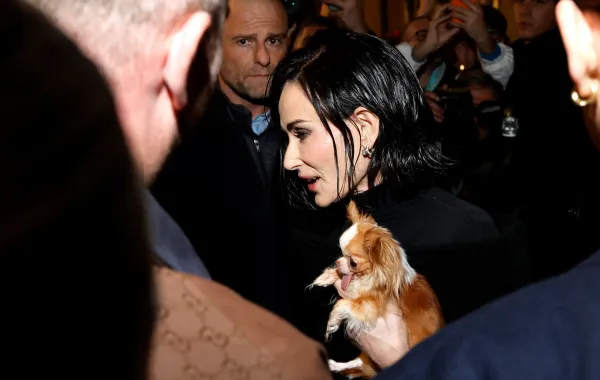 ديمي مور في ميلانو، إيطاليا (Demi Moore in Milan, Italy). مصدر الصورة: Claudio Lavenia/Getty Images for Gucci