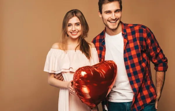 الاحتفال بيوم الحب مع الزوج- مصدر الصورة freepik