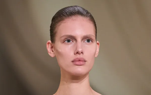  من عرض أشي Ashi - الصورة من Launchmetrics/Spotlight© 