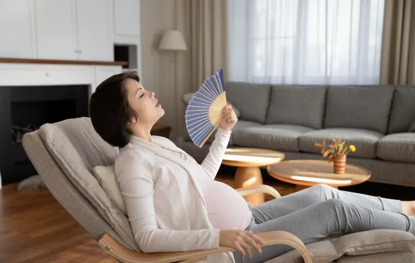 طرق لتجنُّب الجفاف أثناء الحمل في الصيام- مصدر الصورة: Adobe Stock by fizkes