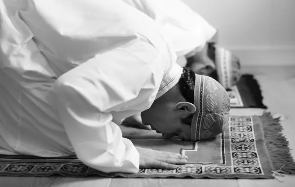 تفسير رؤيا صلاة القيام في المنام- مصدر الصورة: Freepik by rawpixel.com