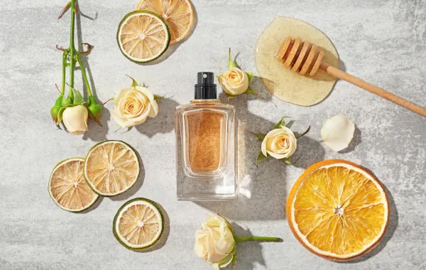 عطور فاكهية _ مصدر الصورة freepik 