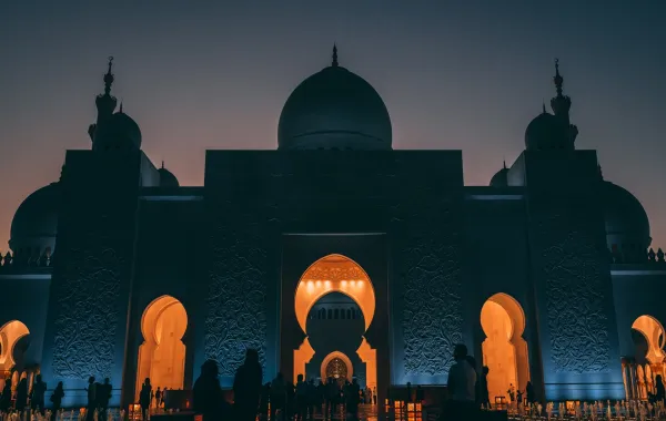 تفسير رؤيا الأذان بالمسجد في ليالي رمضان-مصدر الصورة: Freepik by wirestock