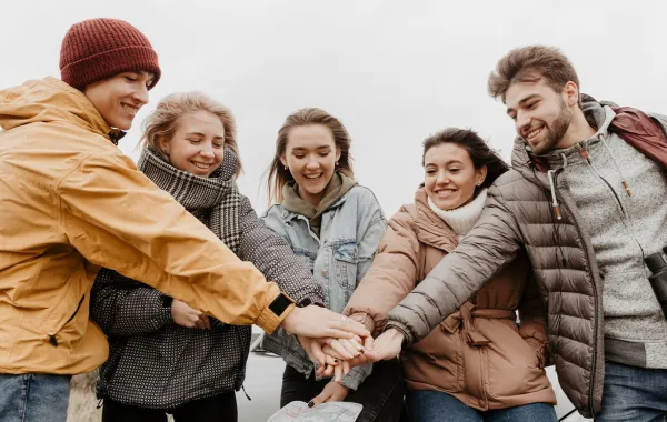 صفات يجب أن تبحث عنها في الأصدقاء- مصدر الصورة freepik 