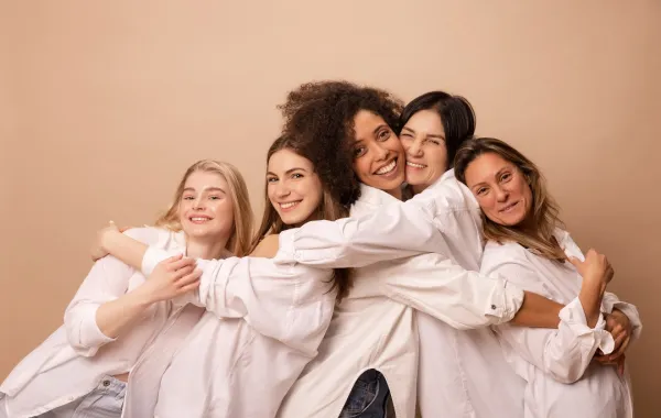 أفكار للاحتفال بيوم المرأة العالمي بطرق ملهمة ومميزة - الصورة من موقع freepik