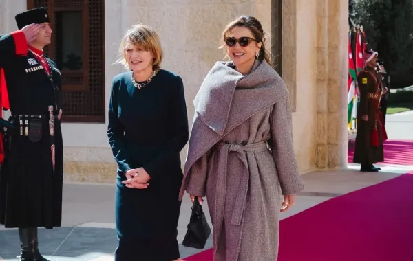 الملكة رانيا العبد الله زوجة ملك الأردن عبد الله الثاني بن الحسين مع زوجة الرئيس الألماني  Elke Büdenbender - الصورة من دار فيراغامو