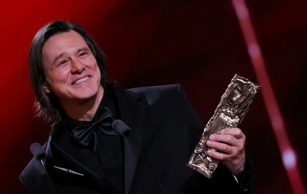 جيم كاري Jim Carrey خلال حفل توزيع جوائز سيزار السينمائية. مصدر الصورة: Thomas SAMSON / AFP