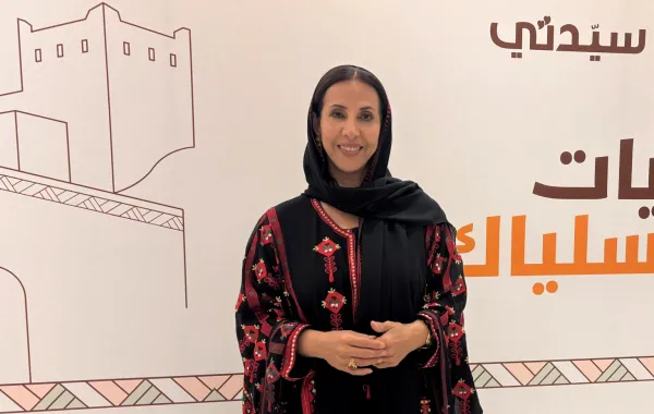 بدرية البشر- الصورة خاصة بسيدتي من تصوير زكية البلوشي