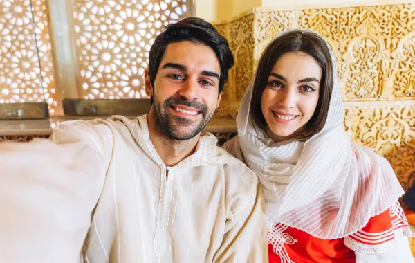 زوجان يلتقطان "سيلفي" في أحد أيام رمضان 