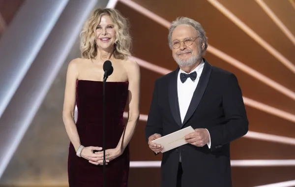 بيلي كريستال Billy Crystal وميغ رايان Meg Ryan من حفل الأوسكار 2025 - مصدر الصورة: Frank Micelotta/Disney via Getty Images