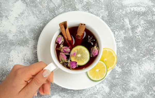 طرق سهلة لحرق الدهون المتراكمة في رمضان - المصدر Image by KamranAydinov on Freepik