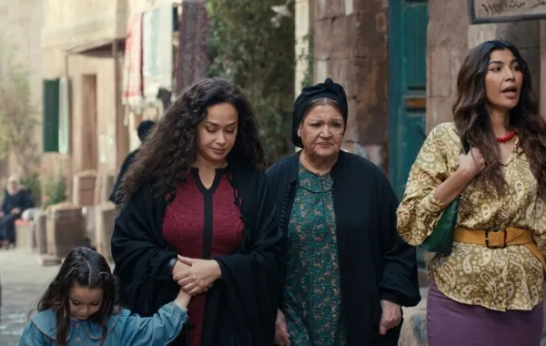 مها نصار وميمي جمال وهند صبري من مسلسل مناعة - الصورة سكرين شوت من حلقات المسلسل