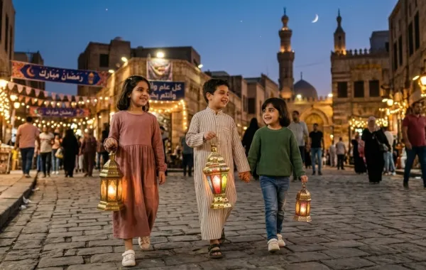 صورة 3 أطفال في طريقهم