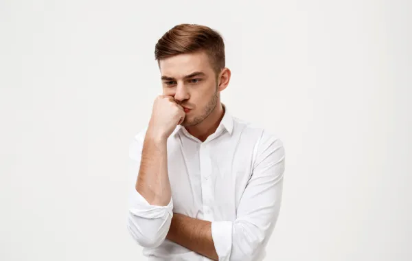 يميل الشباب إلى إخفاء الألم- المصدر freepik