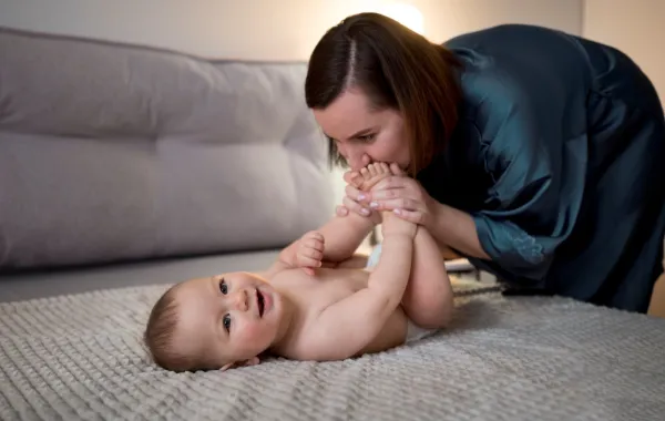 صورة لأم مع مولودها