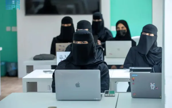 تمكين المرأة السعودية بالذكاء الاصطناعي