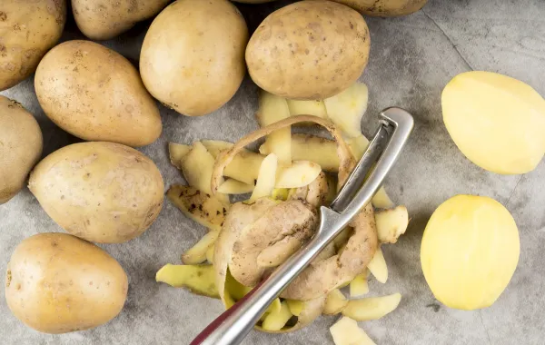 بطاطس مقشرة