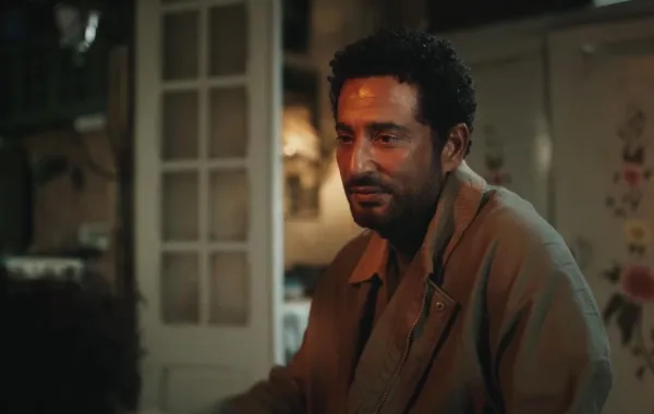 عمرو سعد في مسلسل إفراج - الصورة من شاشة عرض المسلسل