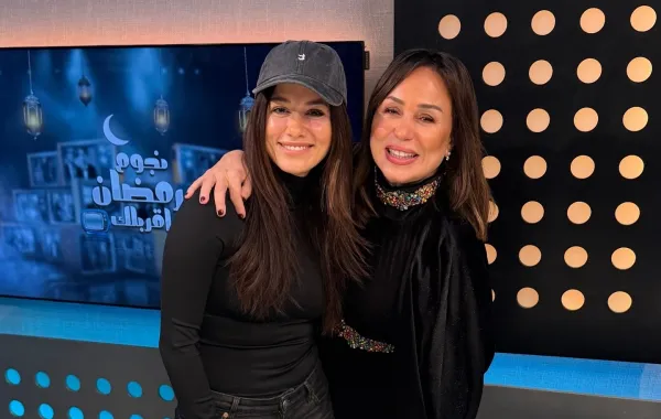 سينتيا خليفة وإنجي علي من كواليس البرنامج - الصورة من المركز الصحفي