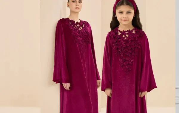 عبايات للأم والابنة من أناتومي-  الصورة من العلامة