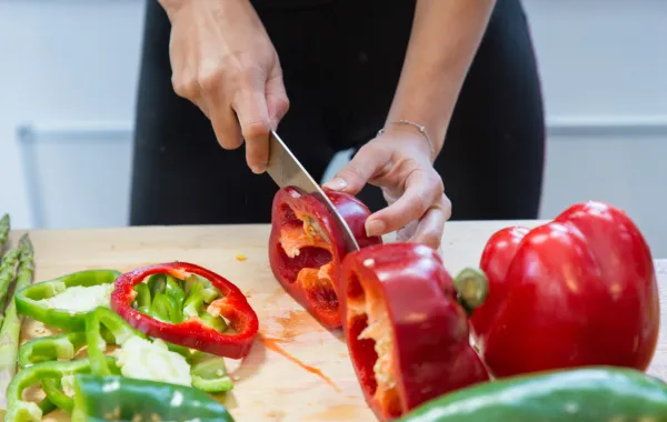 فوائد لم تكوني تعرفينها عن الفلفل الحلو- المصدر Image by katemangostar on Freepik