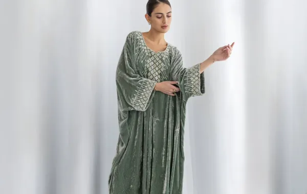 عباية من علامة كورار للمصممة السعودية منى العيد -الصورة من حساب العلامة على إنستغرام