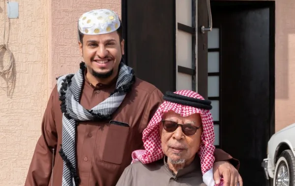 أبو عامر وعامر- الصورة من حساب فيصل العيسى على منصة إكس