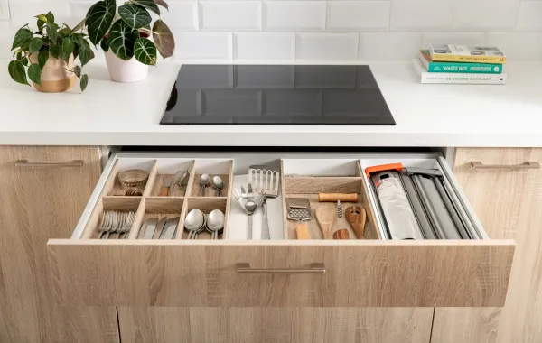 درج مطبخ منظم بذكاء باستخدام فواصل