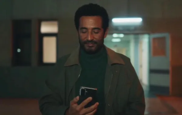 عمرو سعد الصورة في مسلسل  مولانا - الصورة من شاشة عرض المسلسل