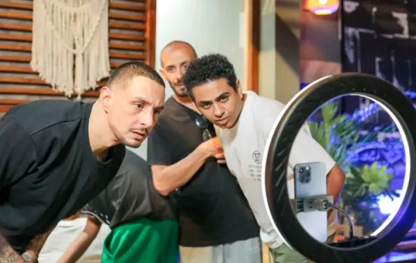 أحمد الفيشاوي ومحمد صلاح العزب من تصوير فيلم "سفاح التجمع" - الصورة من حساب محمد صلاح العزب على فيسبوك