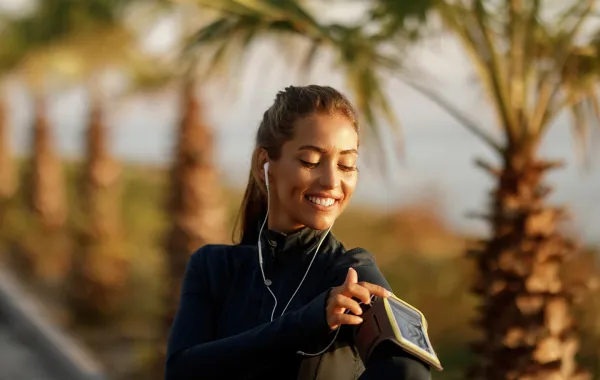 أسرار ممارسة التمارين الرياضية في الصباح الباكر - المصدر Image by Drazen Zigic on Freepik