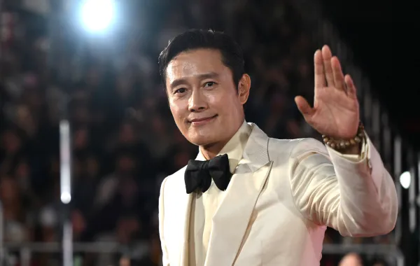 الممثل الكوري الجنوبي Lee Byung-hun (لي بيونغ هون) - مصدر الصورة Jung Yeon-je / AFP