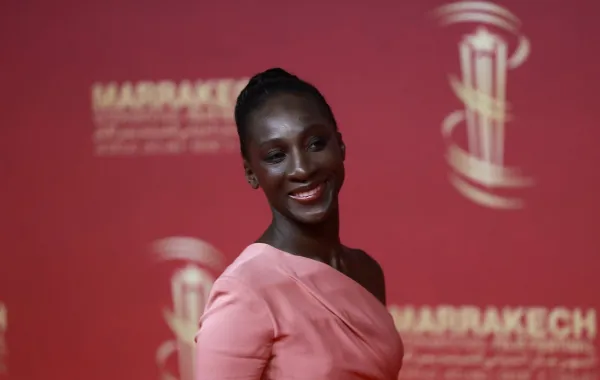 الفنانة الفرنسية الصاعدة آي هايدارا Eye Haidara - مصدر الصورة Abdel Majid BZIOUAT / AFP