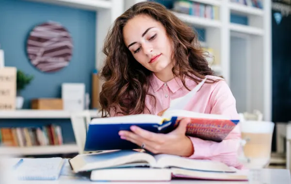 العقل يقوم بسلوك دفاعي لحماية الشخص من الملل - المصدر freepik