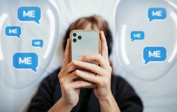 المقارنات الرقمية سبب في الشعور بالفشل -المصدر freepik