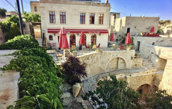 فندق هيزين كايف (الصورة من صفحة hezenhotel الرسمية على انستغرام)