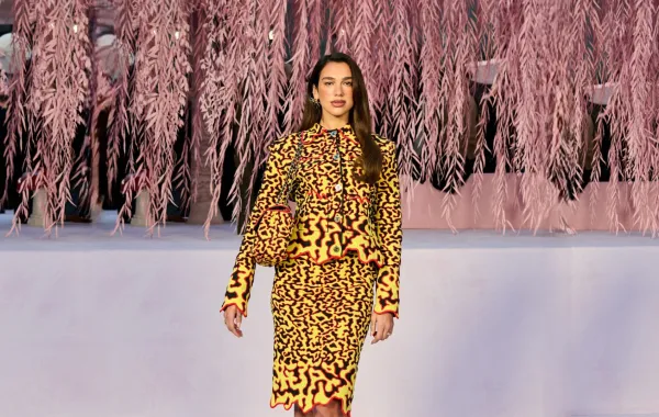 دوا ليبا Dua Lipa من عرض شانيل Chanel- الصورة من Launchmetrics/Spotlight ©