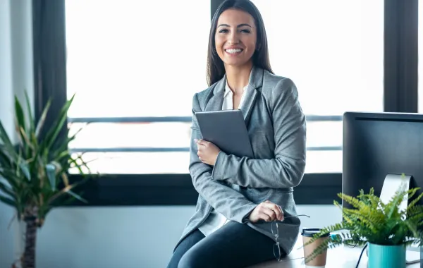 التقدم المهني للموظفة في العمل 