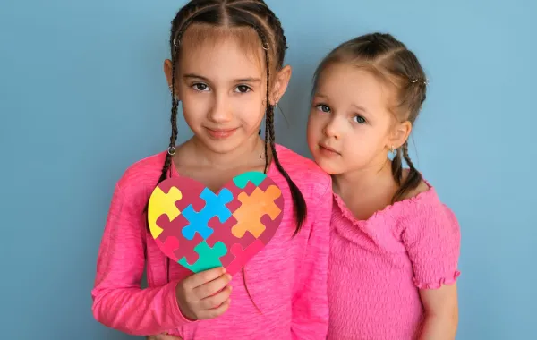 صورة فتاتين