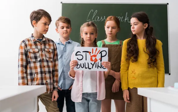 أطفال يرفعون نداء لرفض التنمر- مصدر الصورة: Adobe Stock3